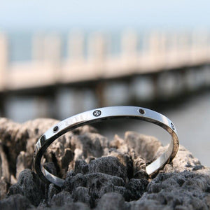 NOUGHTS & CROSSES - BLACK SAPPHIRE noughts and crosses cuff Hetariki Jewellery 