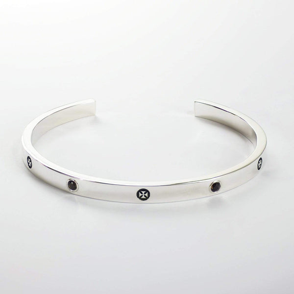 NOUGHTS & CROSSES - SMOKY QUARTZ noughts and crosses cuff Hetariki Jewellery 