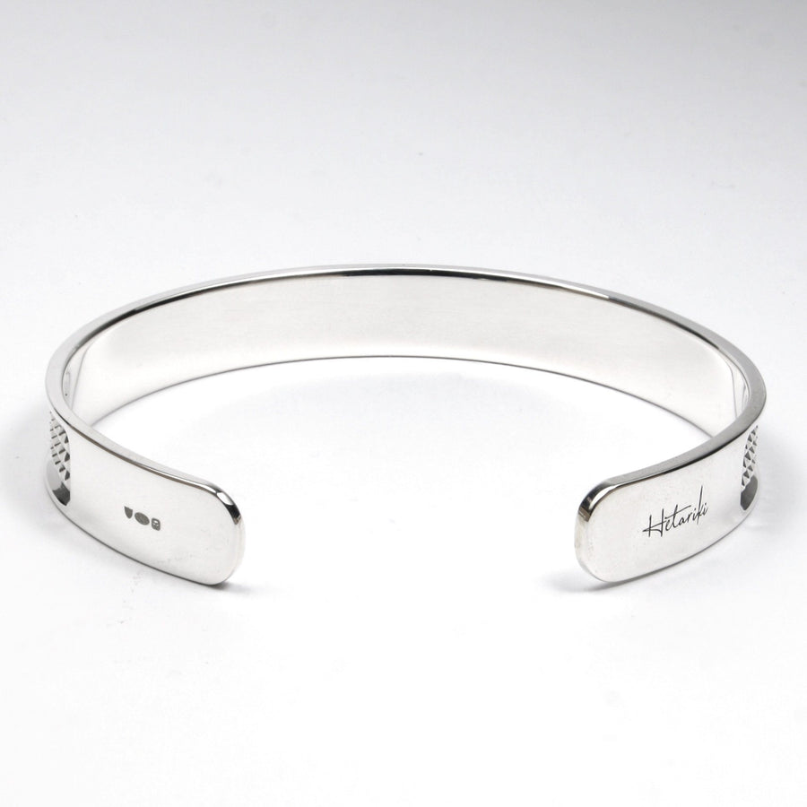 THE SILVER PYRAMIDS CUFF Les Pyramides Cuff Hetariki Jewellery 