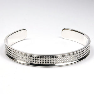 THE SILVER PYRAMIDS CUFF Les Pyramides Cuff Hetariki Jewellery 