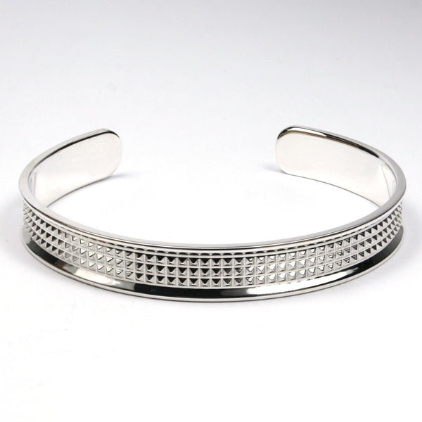 THE SILVER PYRAMIDS CUFF Les Pyramides Cuff Hetariki Jewellery 