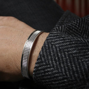 THE SILVER PYRAMIDS CUFF Les Pyramides Cuff Hetariki Jewellery 