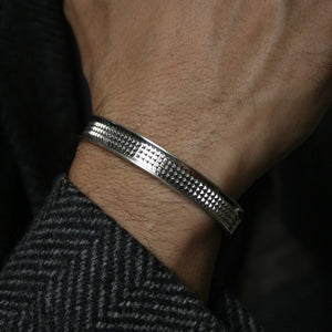 THE SILVER PYRAMIDS CUFF Les Pyramides Cuff Hetariki Jewellery 
